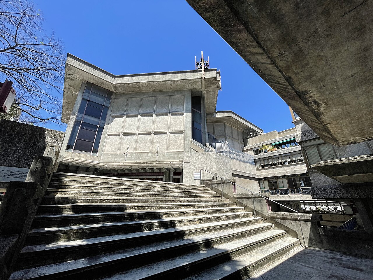 Igreja do Sagrado Coração de Jesus, a Brutalist church in Lisbon
